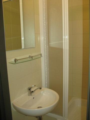 Uninova Hostel Bratislava Cameră foto